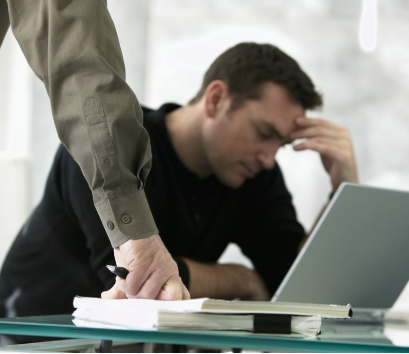 Cómo la postura influye en tu energía y productividad